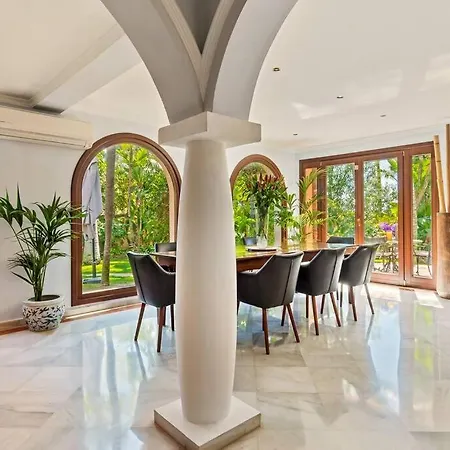 Grand Mansion With Tropical Park ヴィラ マルベーリャ