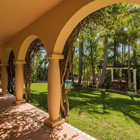 Grand Mansion With Tropical Park ヴィラ マルベーリャ