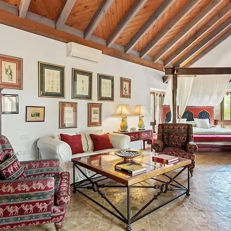 Grand Estate With Tropical Gardens Вилла Марбелья