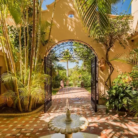 Grand Mansion With Tropical Park * マルベーリャ