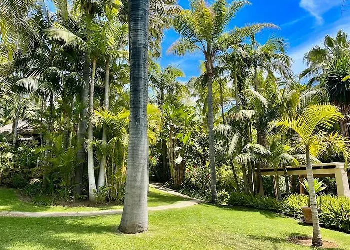 Grand Estate With Tropical Gardens Villa