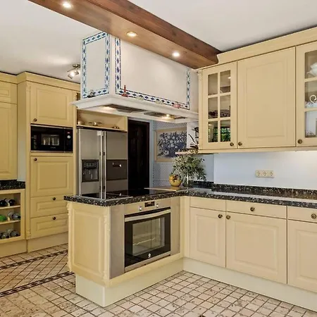 Grand Estate With Tropical Gardens Villa *