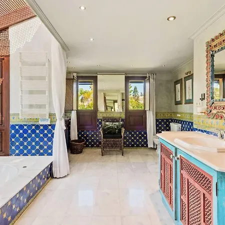 וילה Grand Estate With Tropical Gardens מארבלה