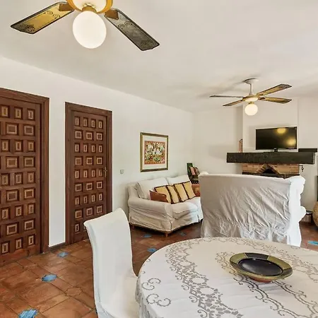 וילה Grand Estate With Tropical Gardens מארבלה