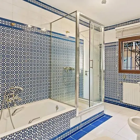 Grand Estate With Tropical Gardens וילה *