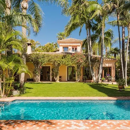 Grand Estate With Tropical Gardens וילה מארבלה